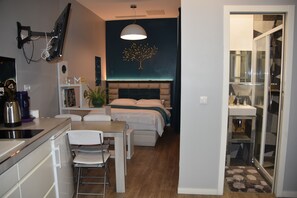 Apartment | Living area | Flat-screen TV - Trocadéro - Your Home in Paris (Paris)