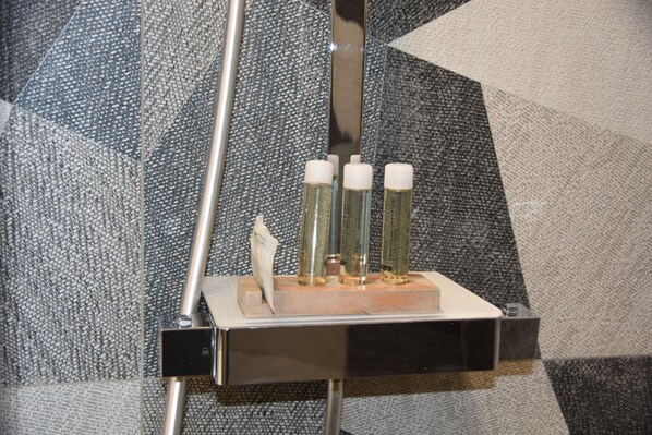 Bathroom amenities - Trocadéro - Your Home in Paris (Paris)