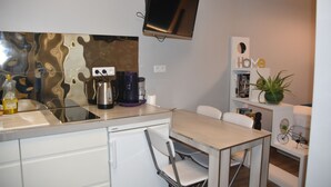 Apartment | Private kitchen - Trocadéro - Your Home in Paris (Paris)