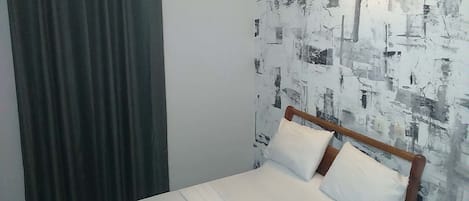 Kamar Standar, 1 Tempat Tidur Queen, Bebas Asap Rokok | Seprai premium, didekorasi berbeda-beda, dan meja kerja