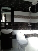 Ducha, cabezal de ducha tipo lluvia, artículos de tocador gratuitos