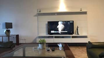 Apartment, 2 Queen Beds, Non Smoking | Television