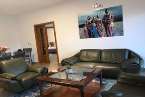 Apartment, 2 Queen Beds, Non Smoking | Living area | 55-inch flat-screen TV with satellite channels, TV - Les Résidences Germina (Abidjan)