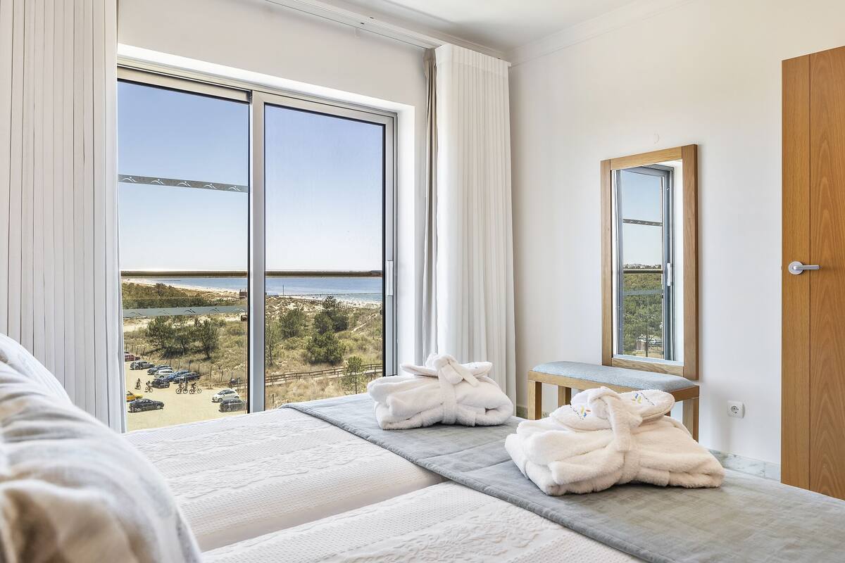 1 bedroom, in-room safe, laptop workspace, blackout curtains