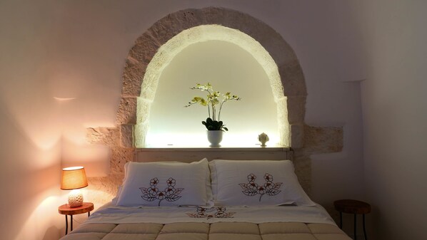 Deluxe Apartment, 1 Bedroom, Non Smoking, Kitchen | 1 bedroom, individually decorated, individually furnished, desk - Trulli Barsento (Alberobello)