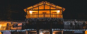 Front of property - evening/night - Chalet Cœur des Brévières by Chalet Chardons (Tignes)