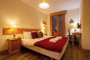 Superior Double or Twin Room, Balcony | Iron/ironing board, free cribs/infant beds, free WiFi, bed sheets - Chalet Cœur des Brévières by Chalet Chardons (Tignes)