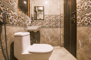 豪華客房, 1 張標準雙人床, 非吸煙房 | 浴室 | 淋浴設備、雨淋花灑、免費梳洗用品、提供毛巾