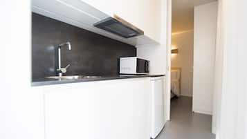Room (Ponte D. Luis) | Private kitchenette | Fridge, microwave, stovetop, espresso maker