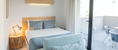 Deluxe Room (Ribeira) | 1 bedroom, individually decorated, individually furnished