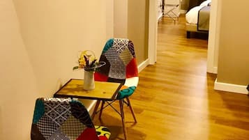 3 chambres, ameublement personnalisé, bureau, rideaux occultants