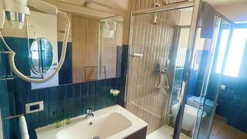 Business-Dreibettzimmer | Badezimmer