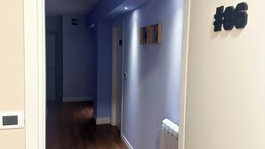 A hallway with wooden flooring, a white door, and a wall with a #06 sign. - Home 146 (Lamezia Terme)