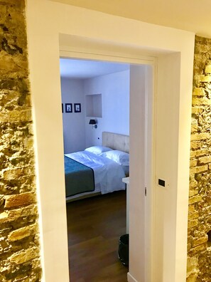 3 chambres, ameublement personnalisé, bureau, rideaux occultants