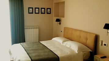 3 chambres, ameublement personnalisé, bureau, rideaux occultants