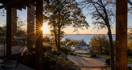 Lone Star Lodge and Marina