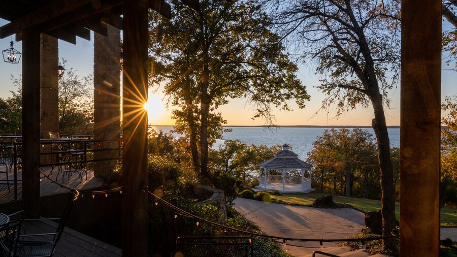 Lone Star Lodge and Marina