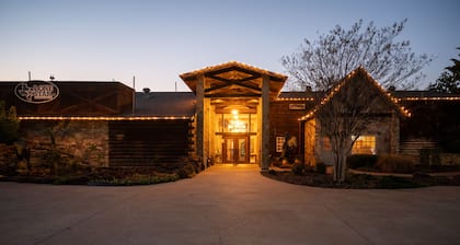 Lone Star Lodge and Marina