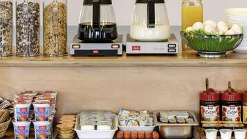 TĂ€gliches FrĂŒhstĂŒcksbuffet (11.50 EUR pro Person)