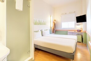 Standard Twin Room, 2 Twin Beds | Down comforters, laptop workspace, blackout drapes, iron/ironing board - ibis budget Madrid Calle Alcalá (Madrid)