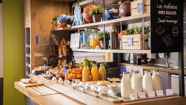 A breakfast buffet with various food items and beverages. - ibis budget Madrid Calle Alcalá (Madrid)