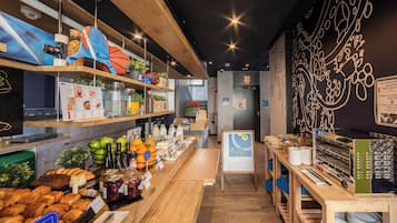 Desayuno buffet todos los días (EUR 9.50 por persona)