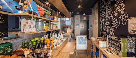 Frukostbuffé varje dag (EUR 9.50 per person)