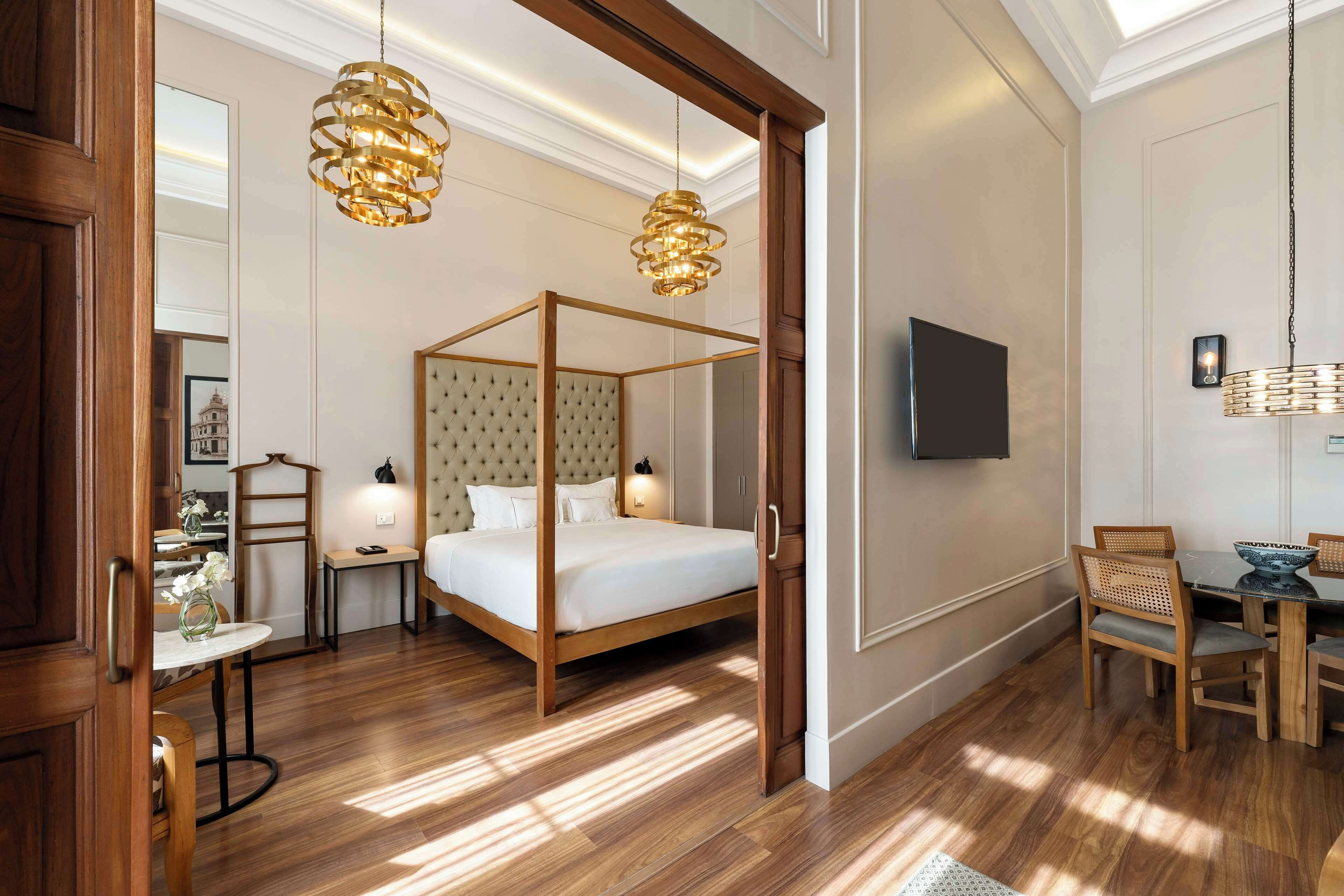 presidential suite, 1 king bed | minibar, in-room safe, desk, laptop workspace