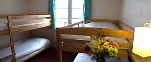 Zimmersafe, Bügeleisen/Bügelbrett, kostenlose Babybetten