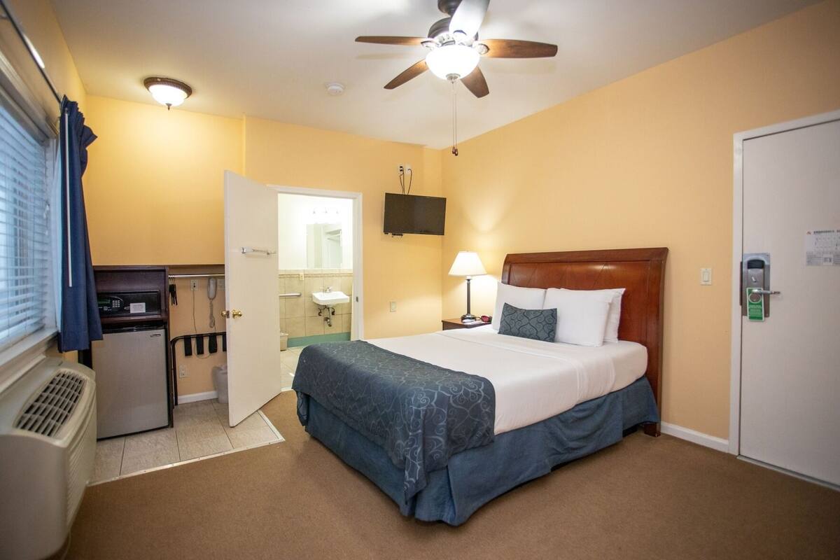 In-room safe, blackout drapes, iron/ironing board, WiFi (free)