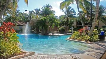 House | Outdoor pool