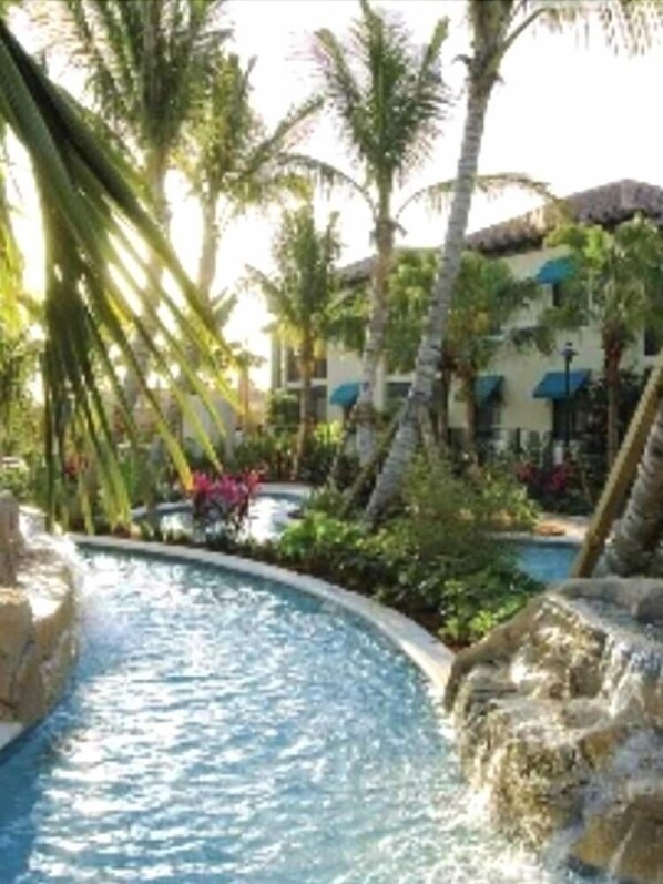 حمّام سباحة طبيعي