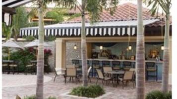 Apartment | Poolside bar