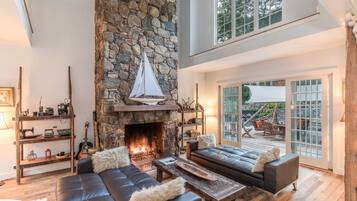 House | 7 bedrooms, iron/ironing board, free WiFi, bed sheets