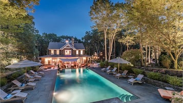 House | Outdoor pool