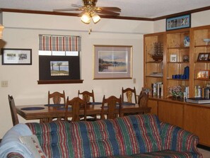 Hus | Oppholdsområde | TV og DVD-spiller