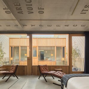 City Room, 1 Queen Bed, Courtyard View | Premium bedding, in-room safe, individually decorated - Hotel Tipografia do Conto by Casa do Conto (Porto)