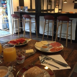 Daily continental breakfast for a fee - Hørhavegården (Aarhus)