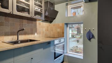 Family Apartment, Multiple Beds (25D) | Private kitchen | Oven, stovetop, dishwasher, cookware/dishes/utensils