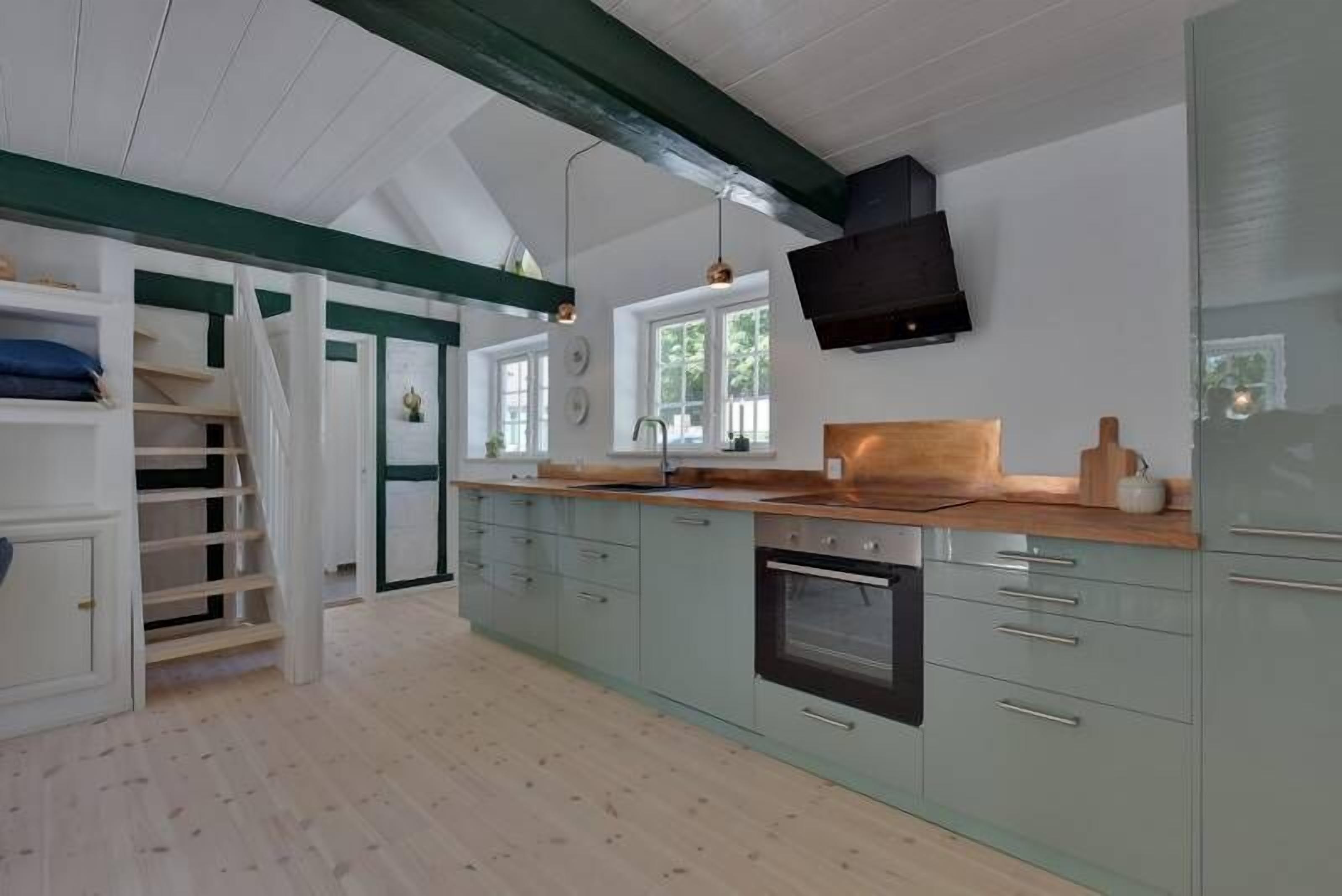 Family Apartment, Multiple Beds (25B) | Private kitchen | Oven, stovetop, dishwasher, cookware/dishes/utensils