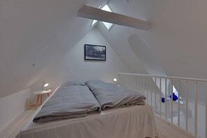 Familieleilighet, flere senger (25C) | Sengetøy av topp kvalitet, dundyner og senger med overmadrass