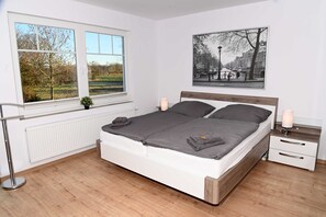 2 Schlafzimmer, Reisekinderbett, WLAN, Bettwäsche
