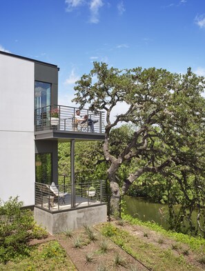 Deluxe Room | Balcony view - The Ruby Hotel (Round Rock)