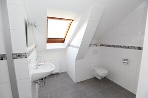 Shower, towels - Appartementhotel Stade (Stade)