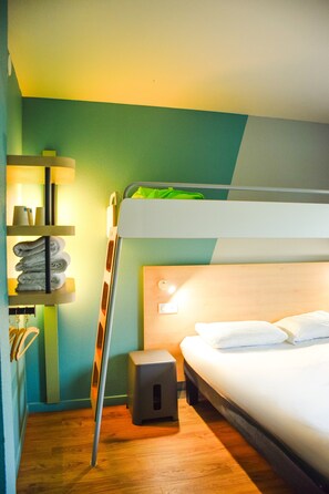Hochwertige Bettwaren, Tempur-Pedic-Betten, Schreibtisch