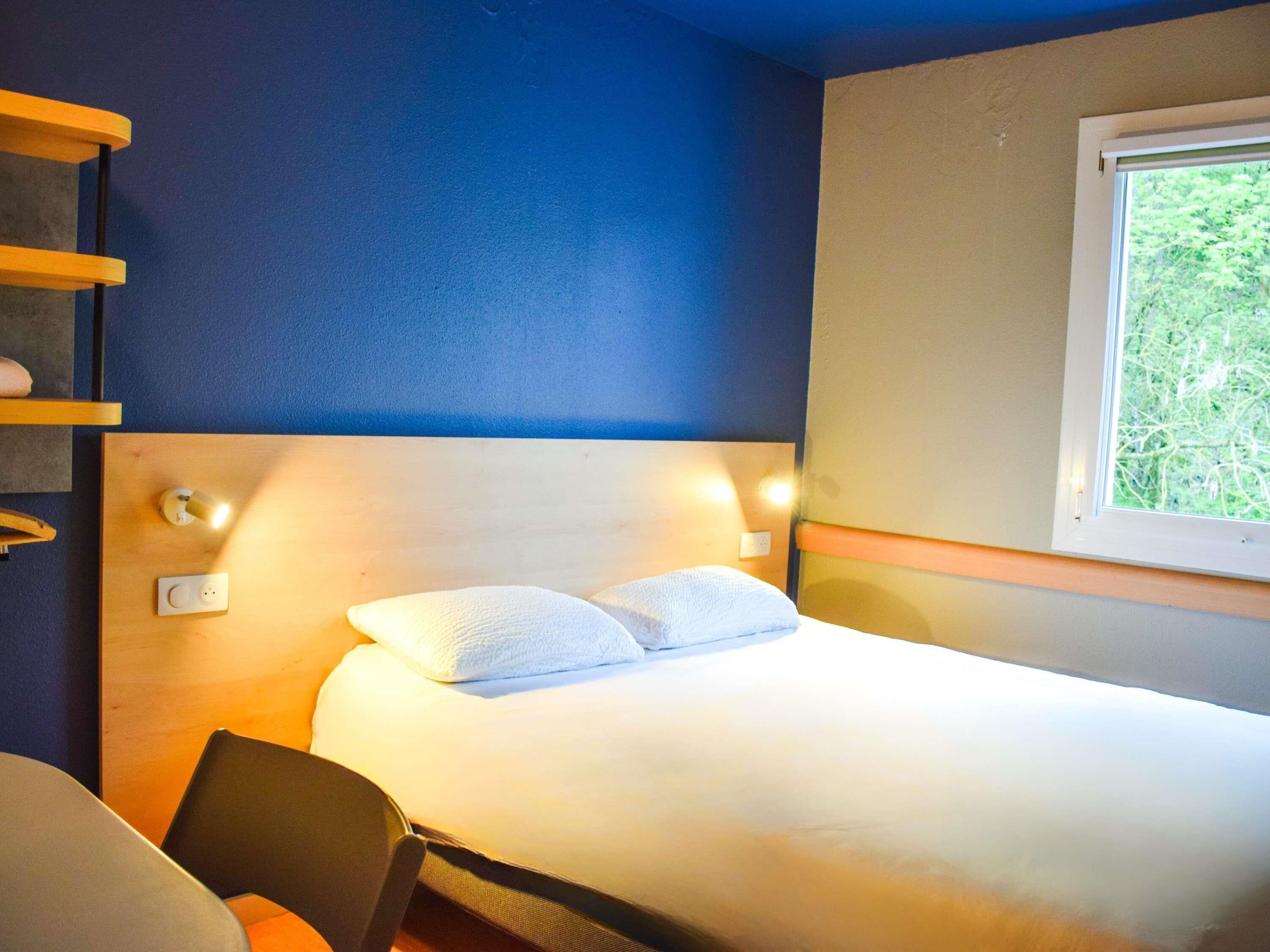 Habitación doble | Ropa de cama de alta calidad, camas Tempur-Pedic y escritorio 