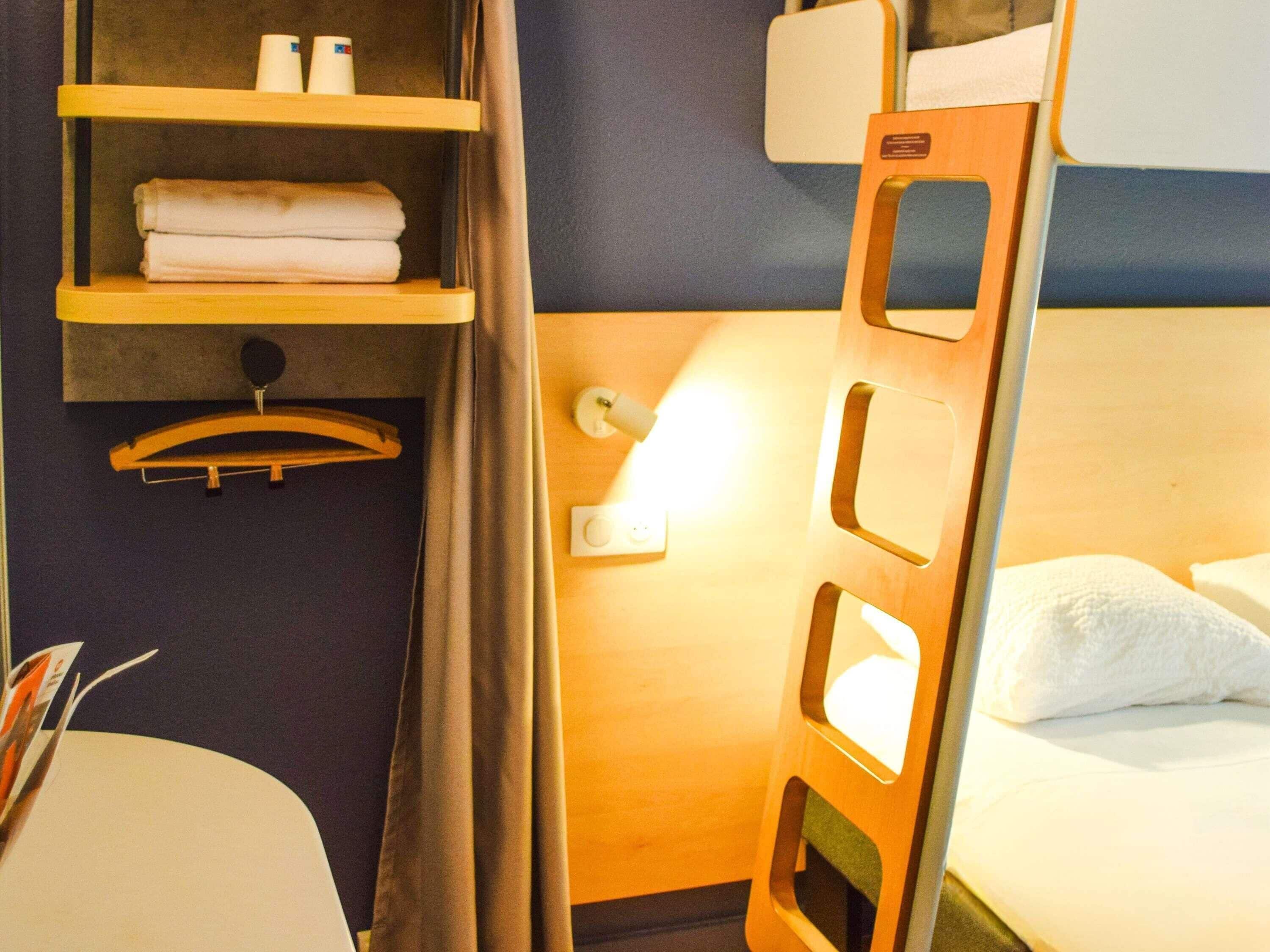 Ropa de cama de alta calidad, colchones Tempur-Pedic y escritorio 