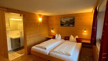 2 Schlafzimmer, Zimmersafe, Schreibtisch, Reisekinderbett