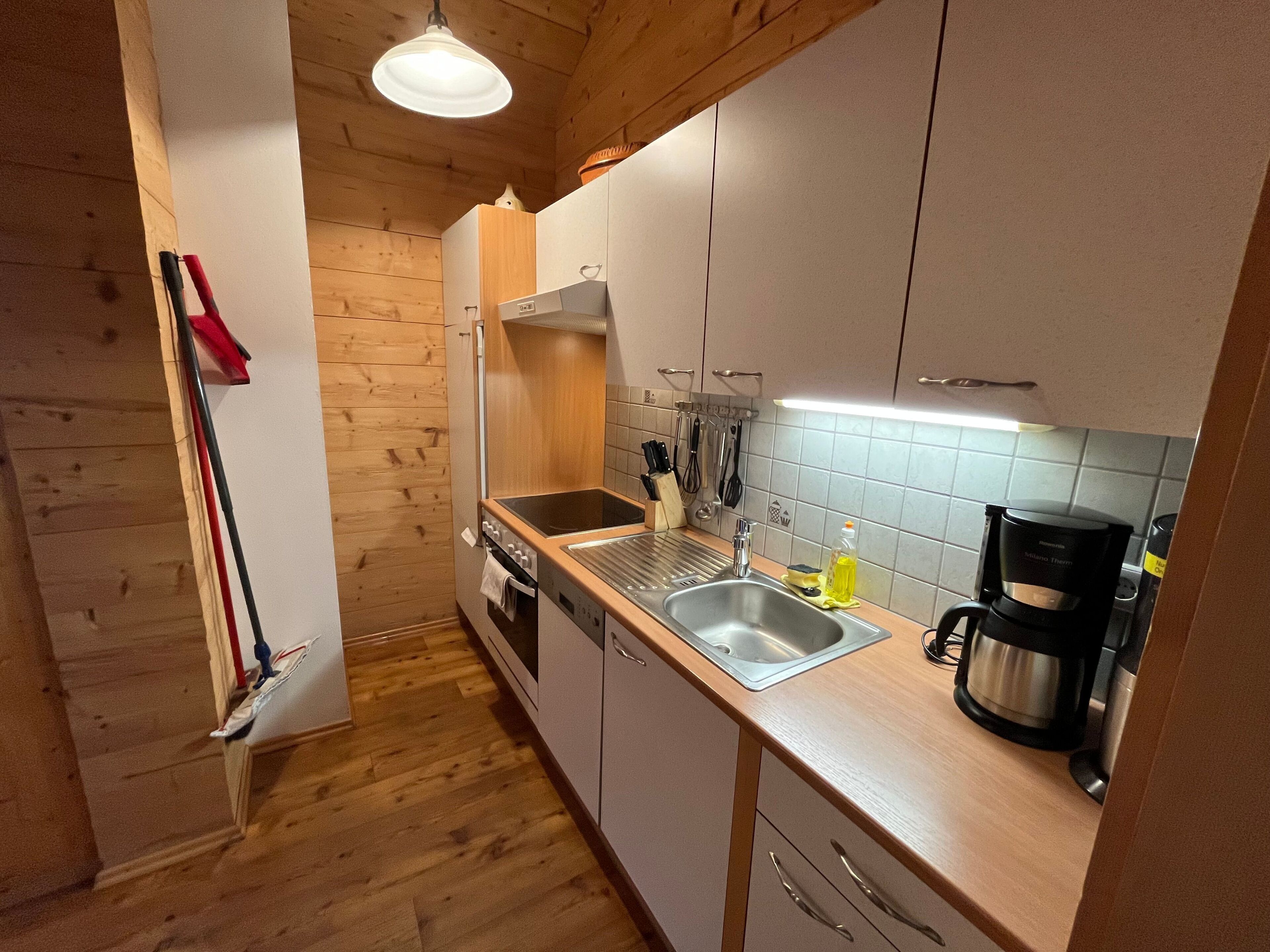 Kühlschrank, Mikrowelle, Ofen, Geschirrspüler