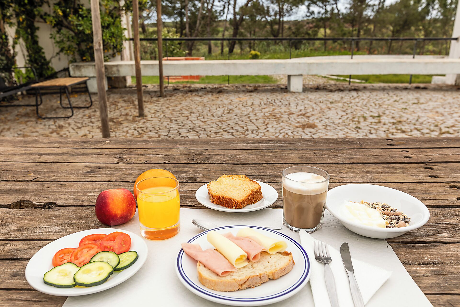 Free daily continental breakfast